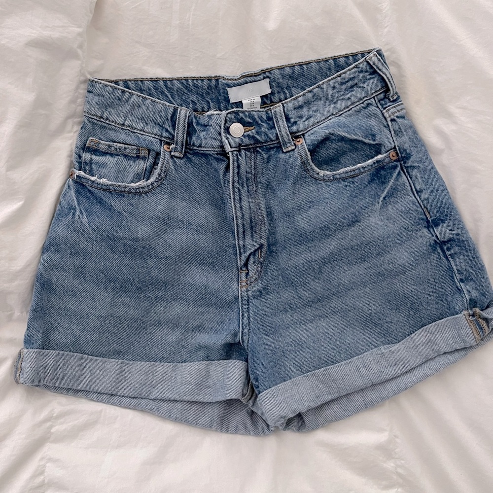 H&M cuffed hem denim shorts size US 6